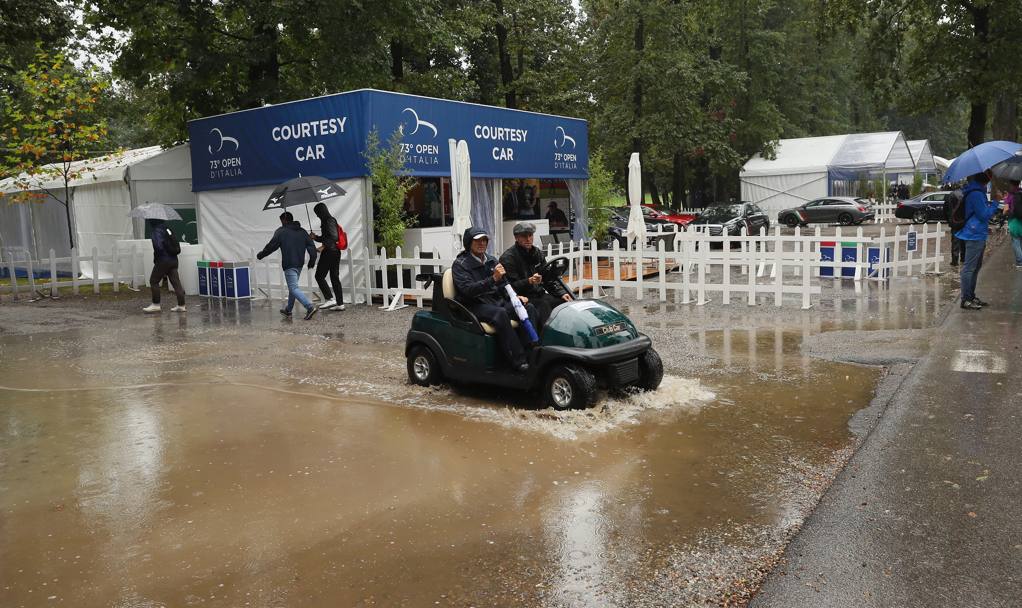 Il primo round sotto la pioggia battente (Getty Images)